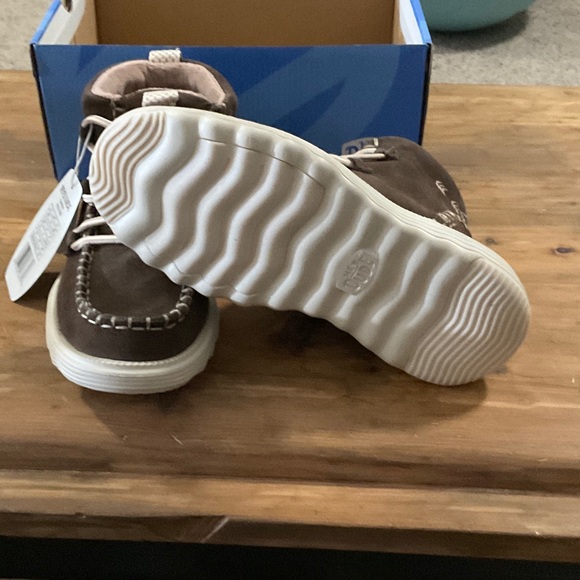 Hey Dude Kids Brown and White Boots - Picture 4 of 5